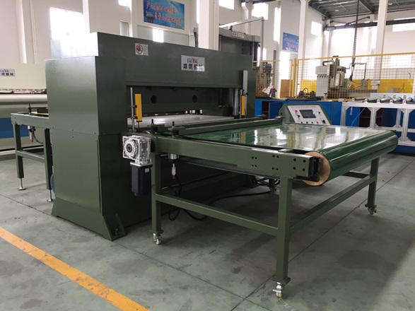XYJ－3/120、150 偽裝布整板自動送料裁斷機
